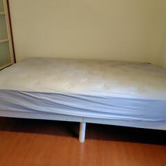 （無料）シモンズ　セミダブルマットレスとベッドフレームの画像