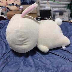 うさぎ寝そべりビッグぬいぐるみの画像