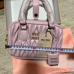 miu miuのバッグの画像
