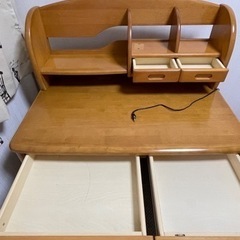 【今週中】学習机　事務机　作業デスク　カギあり　コンセントありの画像