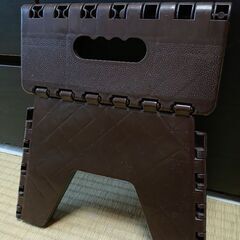 【取引中】折りたたみ椅子（耐荷重80kg）