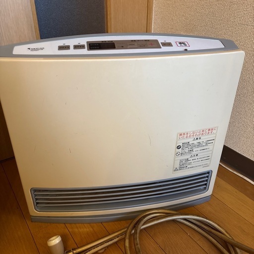 大型ガスファンヒーター、ホース付き\n