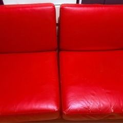 赤の切り離せるソファ