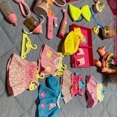 メルちゃんお片づけセット、服や歯ブラシ、小物類などセットの画像