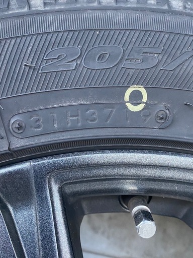 取り引き決まりました。　　日産リーフ　 アルミホイール付きスタッドレス　日産ディーラー購入品
