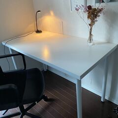 デスク、チェア、ランプ / Desk + Chair + Lamp 