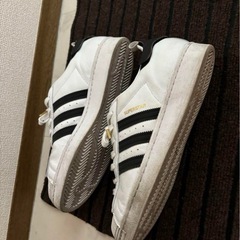 タイムセール本日1000円値下げ　adidasスニーカーの画像