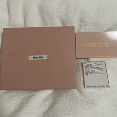 🖤miumiu 二つ折り財布🖤の画像