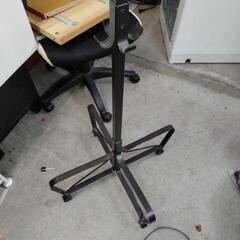 【SALE！】IKEA 金属製 ボールハンガー ブラウン 高さ180cm 足幅59cm イケア ファミリー 店舗 大型の画像