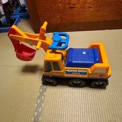 乗車式ショベルカー