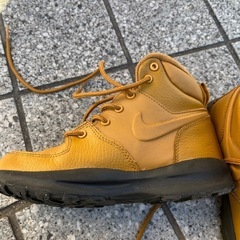 NIKE マノア LTR ジュニアブーツ 20cmの画像