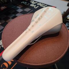 １６０００円の品🇮🇹フィジーク・アンタレス k:ium サドルの画像