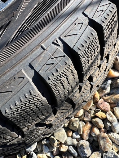 バリミゾ‼️２１５／６５／１６インチ‼️ウィンターマックス‼️スタッドレス　アルミホイール付‼️４本セット ‼️6.5J ハブ径７０mm