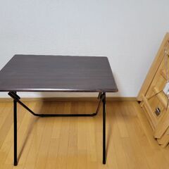 リクライニングチェア、机の３点セットの画像