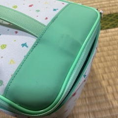 ★switch  収納ケース　ひとまとめ収納や移動に便利　あつ森カラー仕様　ポケットあり　中の仕切り動かせます　持ち手に小さな汚れ★の画像