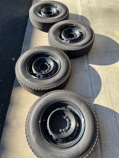 ハイエース　スタッドレス4本