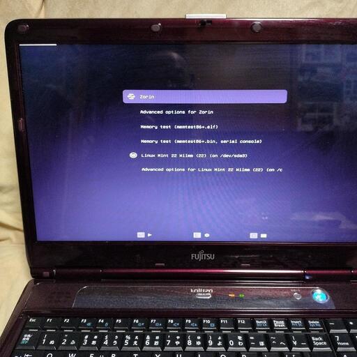 ノートパソコン Zorin OS  17 to  Linux  mint  22  Fujitsu  FMVA 555 AC