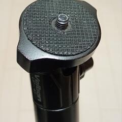 <他品物と同時取引がお得！＞【気長に投稿】有名ブランド「Velbon（ベルボン）」の一脚「UP-43」です／軽いです／美品の部類です／混雑する場所で、他人に迷惑を掛けずにカメラを構えて写真撮影やビデオ撮影ができます！(^^♪の画像