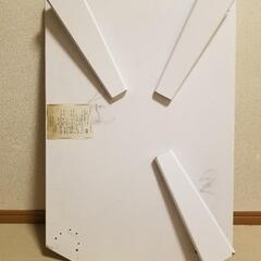足が1本ないテーブル