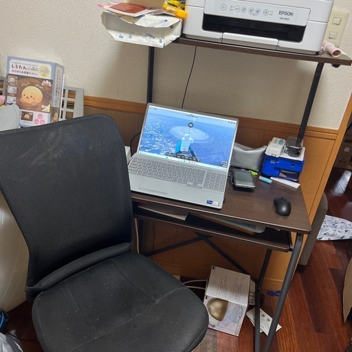 パソコンデスクとチェア