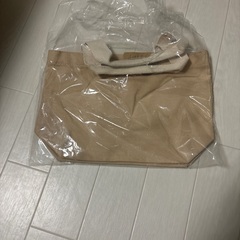 小さめのトートバッグの画像