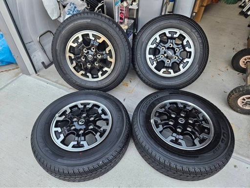 日産キャラバン　ブラックギア　純正タイヤホイールセット