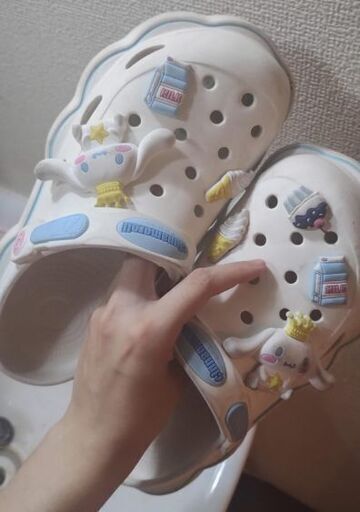 スリッパーサンリオ Crocs