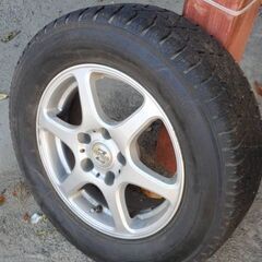 スタッドレスタイヤアルミホイール付き　205/65R15　セレナ
