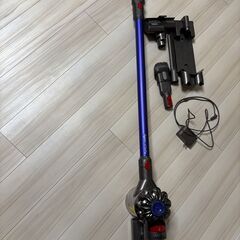 【取引先確定済】コードレス掃除機　dyson V7 fluffy