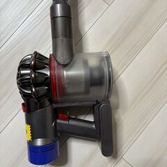 【取引先確定済】コードレス掃除機　dyson V7 fluffyの画像