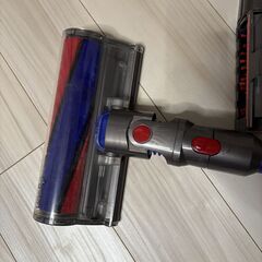【取引先確定済】コードレス掃除機　dyson V7 fluffyの画像