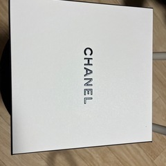 CHANEL シャネル　BOXと巾着袋の画像