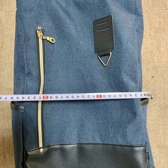 ウォルト　リュック　ネイビーの画像