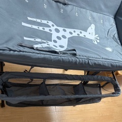オムツ　交換台　ベビー用高位置おむつ替えテーブル グレー　キャスター付きの画像