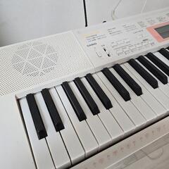 CASIO　電子キーボード　電子ピアノ　スタンド付き※設置のままお渡しの画像