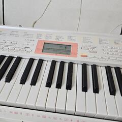 CASIO　電子キーボード　電子ピアノ　スタンド付き※設置のままお渡しの画像