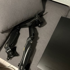 27 inchPhilips モニターとデュアルモニターアームのセットの画像