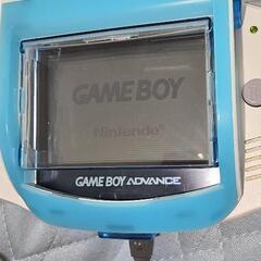 ゲームボーイアドバイスと付属品の画像