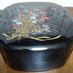 二段重箱 黒 約24.3cm x 24.3cm　おせちはもちろん...
