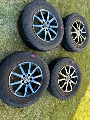  アルミホイール　スタッドレスタイヤ
215/70R16