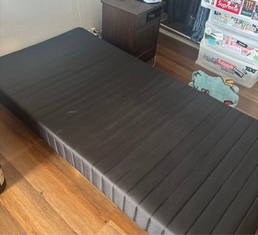 ベッドフレームマットレス付き