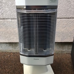 ダイキン　遠赤外線暖房機の画像