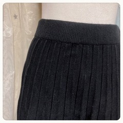 ꒰株式会社ワンピース꒱セミロング プリーツ ニット スカート LサイズOKの画像