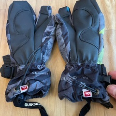 QuikSilver 子供用　スノーボードグローブの画像