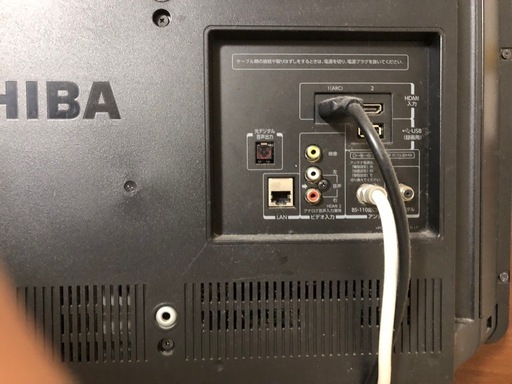2015 年製Toshiba テレビとテレビボード