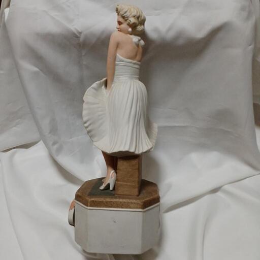 マリリンモンロー 7年目の浮気 陶器ボトル 750ml(2326g) 43% Fascinate