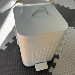 ペダルペール 角型 5L ステンレス　ホワイト ペダル式ごみ箱
