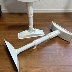 家具　転倒防止　突っ張り棒