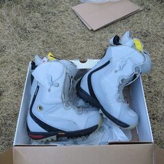 BURTONスノーボードブーツを譲りますの画像