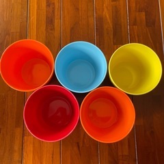 カラフル食器の画像